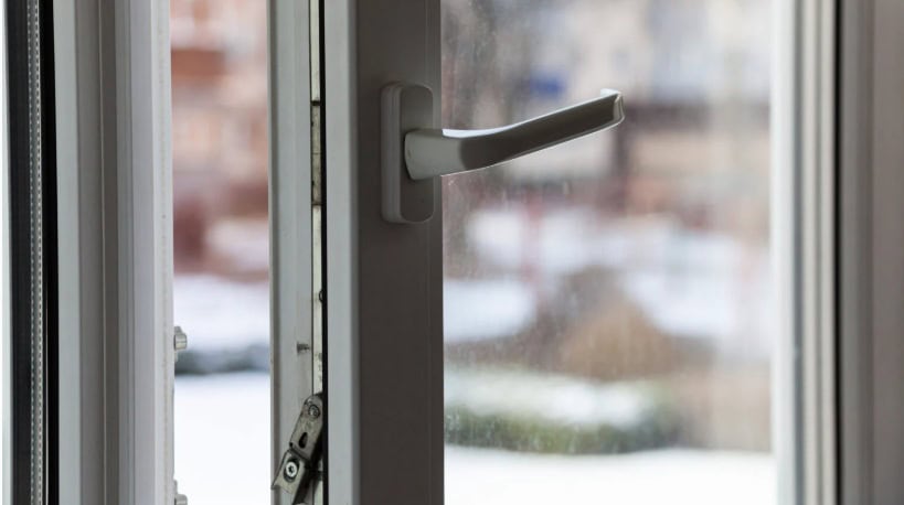 Ferestre cu feronerie Roto