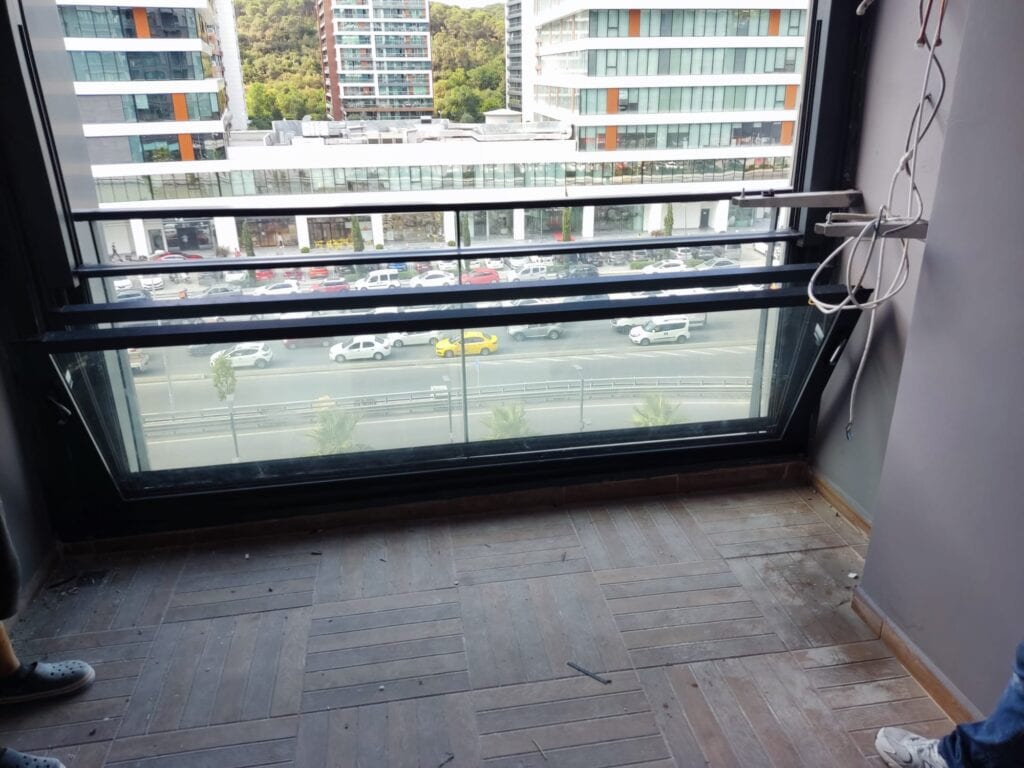 Geam glisant vertical Bucuresti