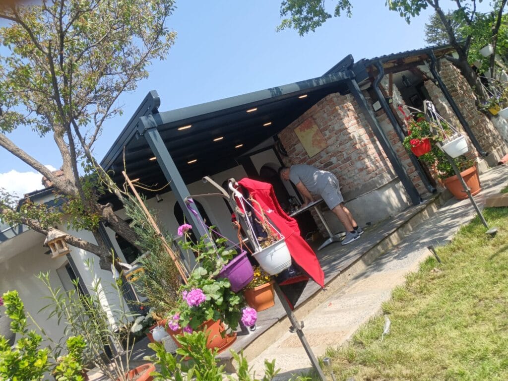 Pergola retractabila electrica