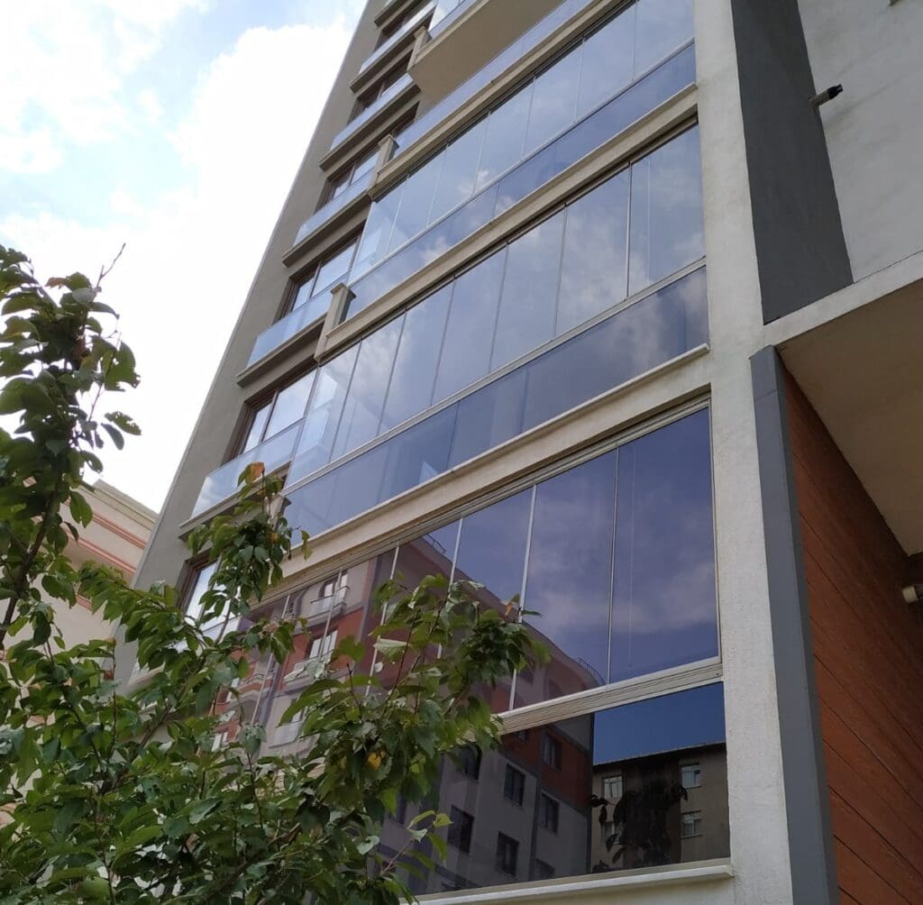 balcon inchis cu sticla glisanta