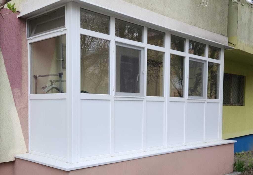 Modele de balcon inchis